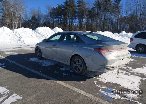 2022 Hyundai Elantra Sel z USA, uszkodzony, nr VIN 5NPLM4AG0NH071598